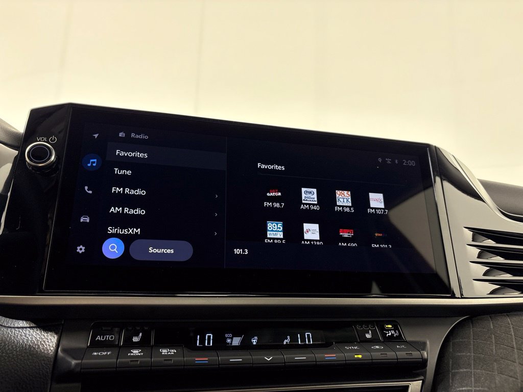 Used 2025 Toyota Camry XLE FWD image 27