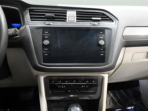 Used 2022 Volkswagen Tiguan SE AWD/4WD image 22