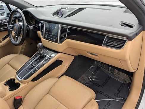 Used 2018 Porsche Macan image 23