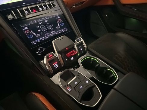 Used 2023 Lamborghini Urus S AWD/4WD image 48