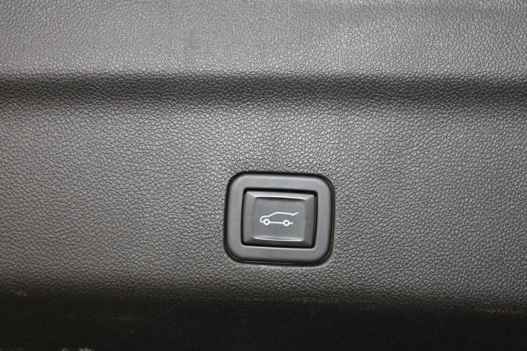 Used 2024 Chevrolet Tahoe Z71 w/ Luxury Package AWD/4WD image 21