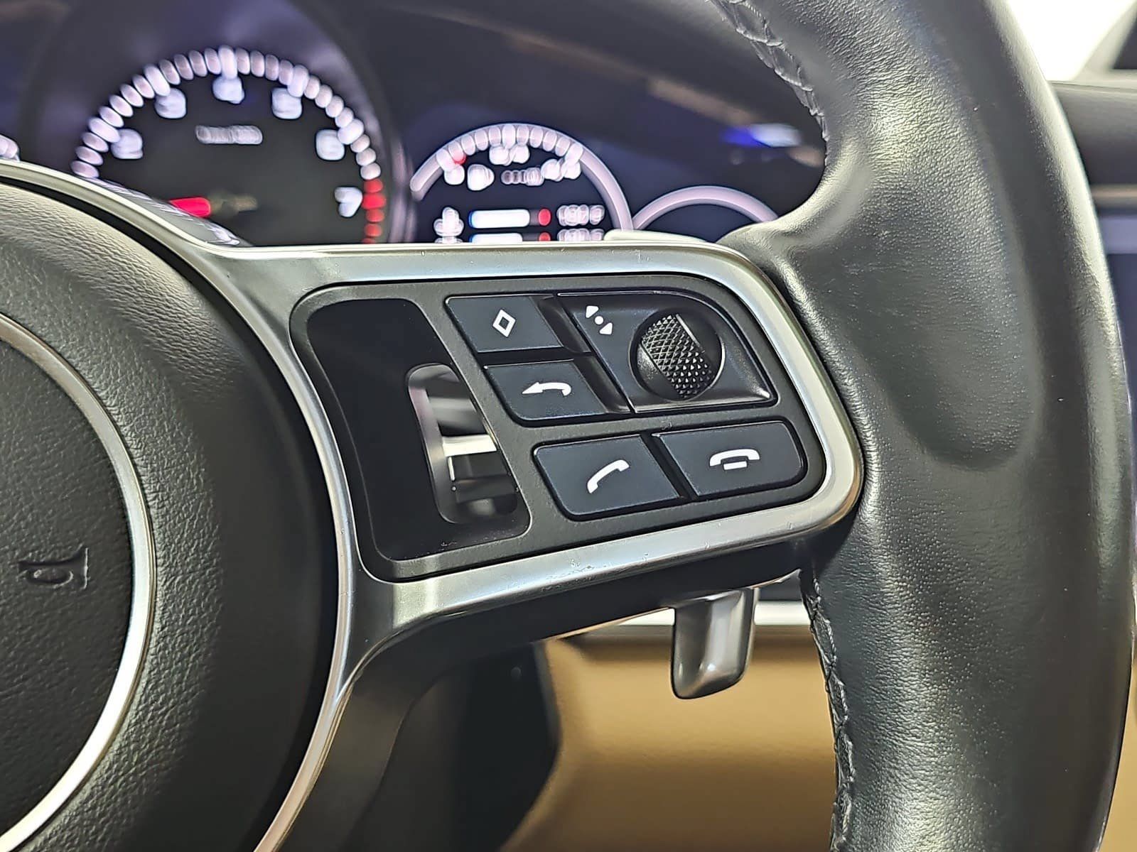 Used 2018 Porsche Panamera w/ Premium Package Plus RWD image 18