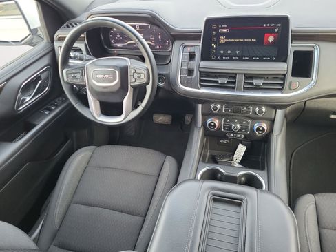 Used 2024 GMC Yukon XL SLE image 11