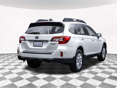 Used 2017 Subaru Outback 2.5i Premium image 12