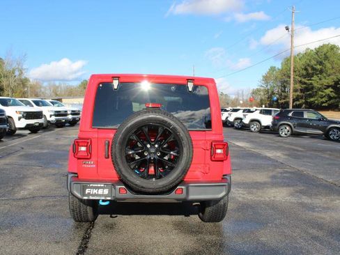 Used 2022 Jeep Wrangler Unlimited Sahara w/ Cold Weather Group image 7