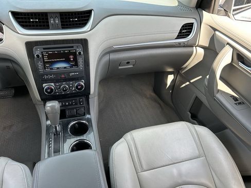 Used 2017 Chevrolet Traverse LT FWD image 16