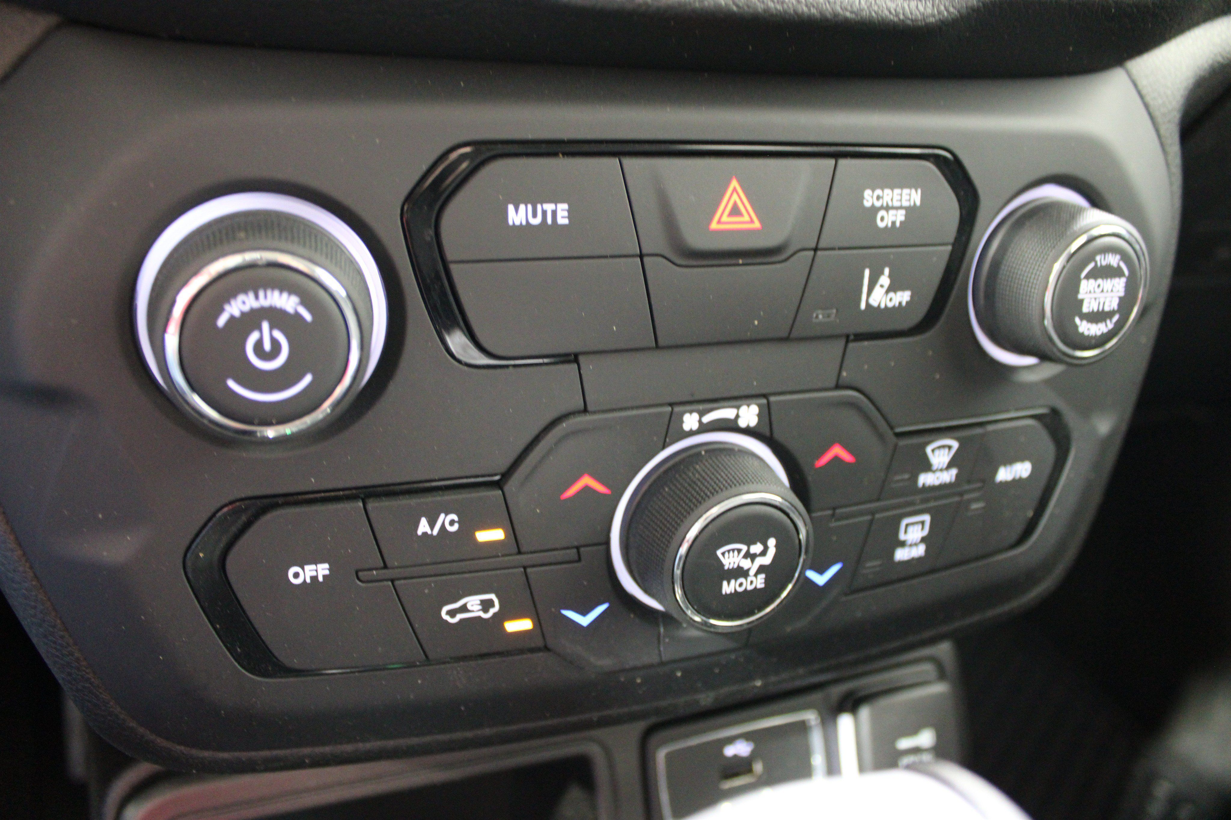 Used 2021 Jeep Renegade Latitude w/ Convenience Group FWD image 23