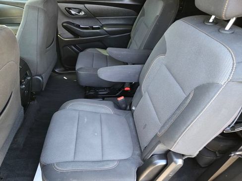 Used 2020 Chevrolet Traverse LT w/ Driver Confidence II Package AWD/4WD image 10