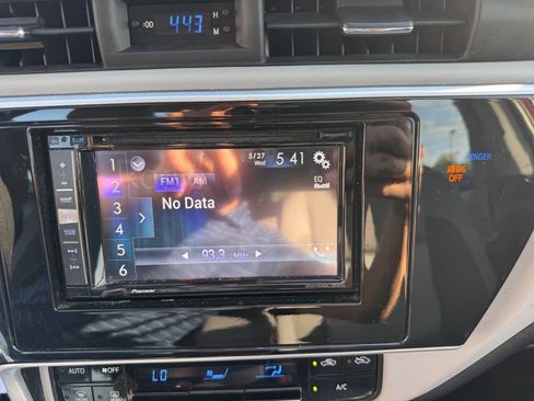 Used 2019 Toyota Corolla LE FWD image 9