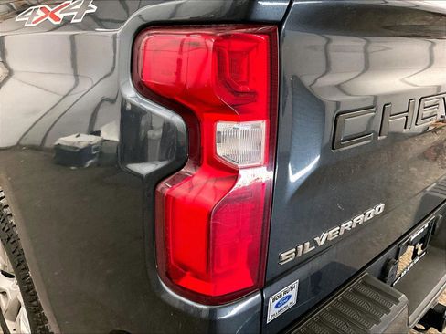 Used 2020 Chevrolet Silverado 1500 Custom w/ Custom Value Package image 28