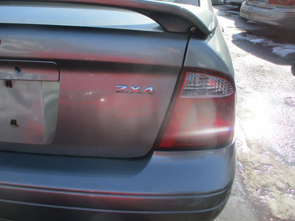 Used 2006 Ford Focus ZX4 Sedan FWD image 4