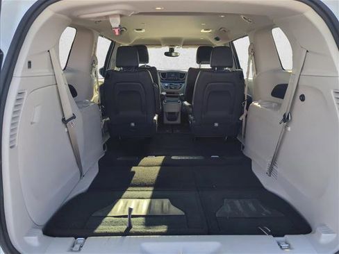 Used 2020 Chrysler Pacifica Touring-L w/ Tire & Wheel Group image 24