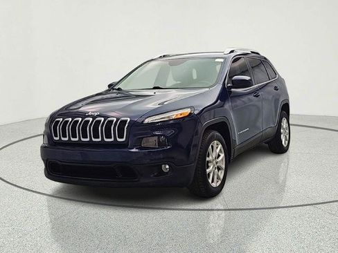 Used 2018 Jeep Cherokee Latitude Plus image 3