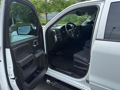 Used 2018 Chevrolet Silverado 1500 LT w/ All Star Edition AWD/4WD image 2