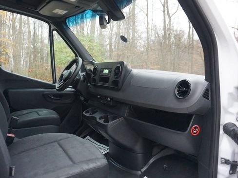 Used 2019 Freightliner Sprinter 170 image 13