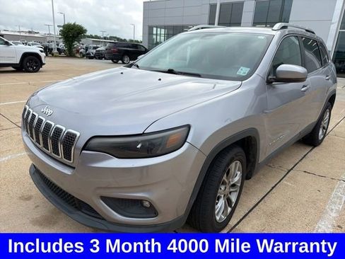 Used 2019 Jeep Cherokee Latitude Plus w/ Comfort/Convenience Group FWD image 1