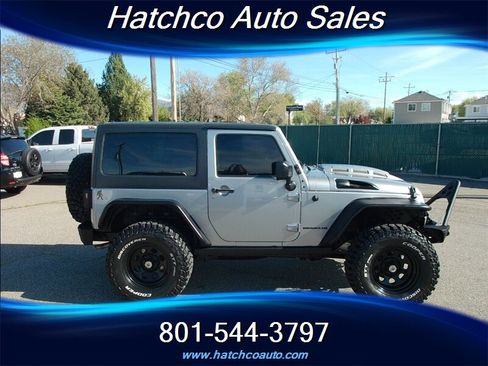 Used 2016 Jeep Wrangler Rubicon w/ Power Convenience Group image 6