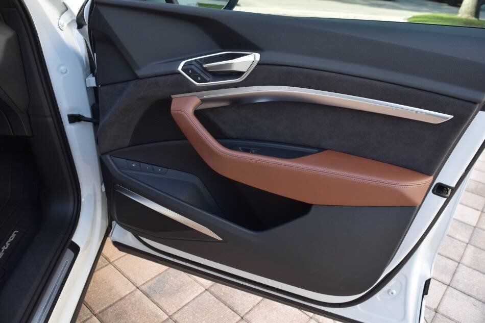 Used 2019 Audi e-tron Prestige w/ Prestige Package AWD/4WD image 76