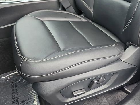 Used 2022 Ford Explorer XLT w/ Equipment Group 202A image 31