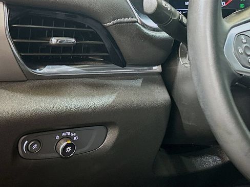 Used 2023 Chevrolet Traverse LT w/ LPO, Floor Liner Package FWD image 8