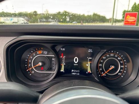 Used 2025 Jeep Wrangler Unlimited Sahara AWD/4WD image 27