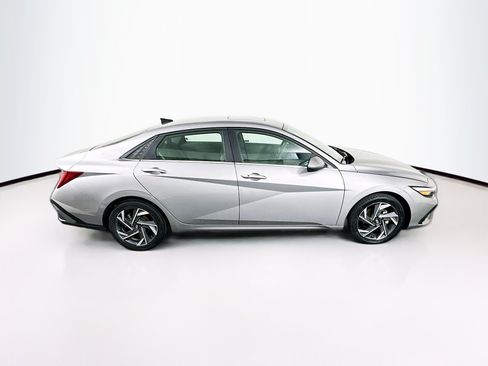 Used 2025 Hyundai Elantra SEL FWD image 10