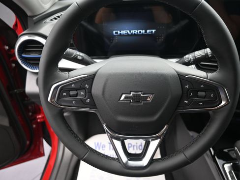 Used 2026 Chevrolet Trax LT w/ Midnight Edition FWD image 11