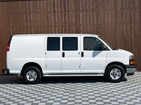 Used 2022 GMC Savana 2500 w/ Driver Convenience Package image 9