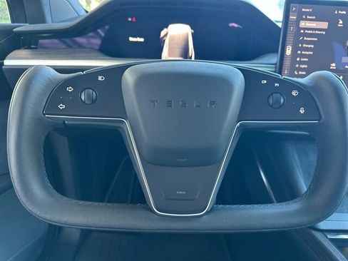 Used 2022 Tesla Model X image 28