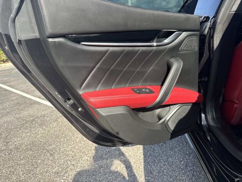 Used 2022 Maserati Ghibli GT image 11