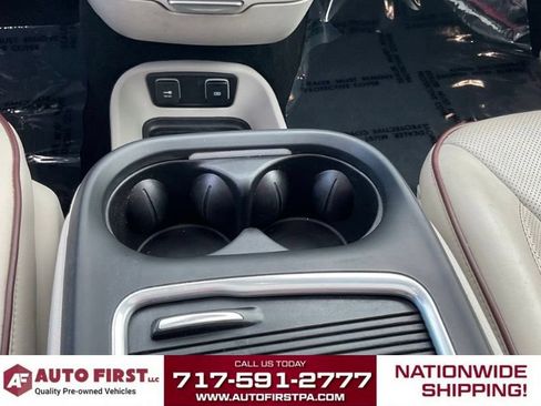 Used 2019 Chrysler Pacifica Limited w/ Advanced Safetytec Group FWD image 24