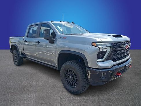 Used 2024 Chevrolet Silverado 2500 ZR2 w/ Technology Package AWD/4WD image 3