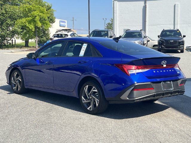 Certified 2025 Hyundai Elantra SEL FWD image 11