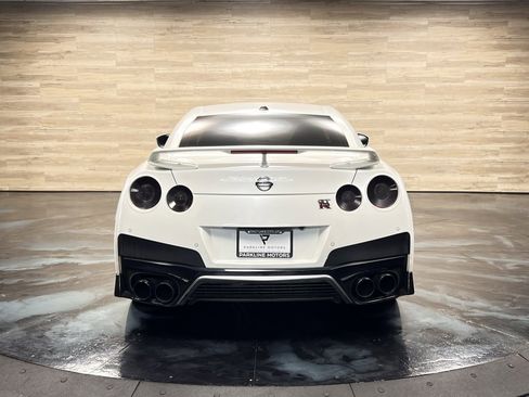 Used 2020 Nissan GT-R Premium image 12
