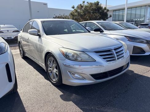 Used 2012 Hyundai Genesis 4.6 RWD image 3