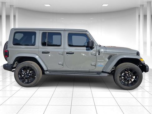 Used 2021 Jeep Wrangler Unlimited Sahara image 2