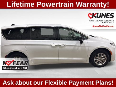 Used 2024 Chrysler Pacifica Touring-L image 12