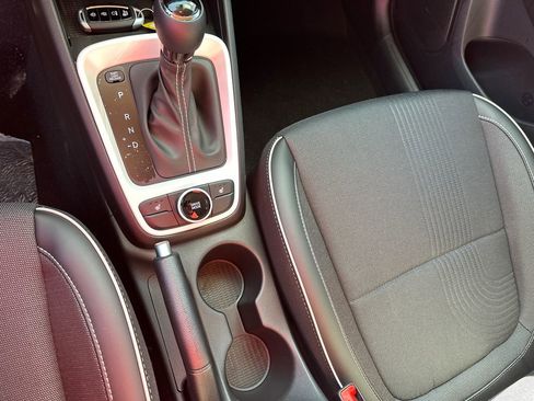 New 2025 Hyundai Venue Limited image 31