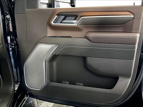 Used 2025 GMC Sierra 3500 Denali w/ Denali Reserve Package image 21