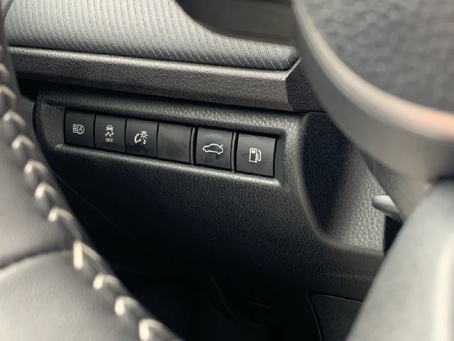 Used 2026 Toyota Camry SE FWD image 15
