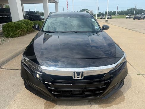 Used 2018 Honda Accord Touring image 7