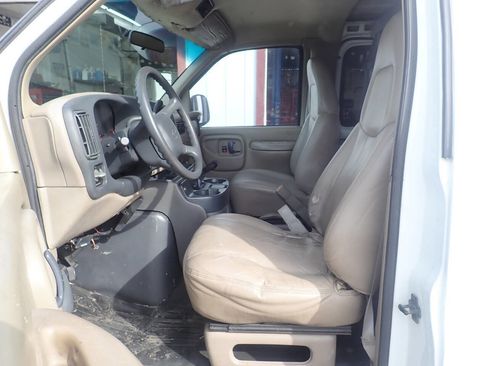 Used 2000 Chevrolet Express 3500 Extended image 8
