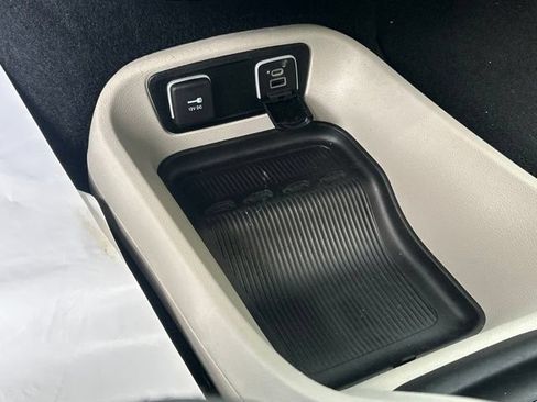 Used 2021 Chrysler Pacifica Touring FWD image 55