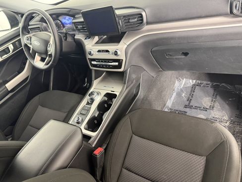 Used 2024 Ford Explorer XLT w/ Class IV Trailer Tow Package image 9