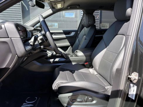 Used 2025 Porsche Cayenne image 16