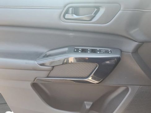 Used 2024 Nissan Pathfinder SV FWD image 14