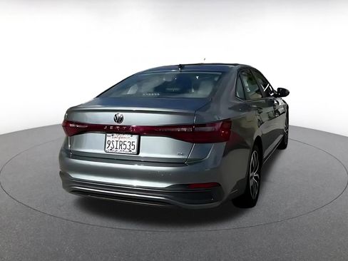 Used 2025 Volkswagen Jetta SE image 12