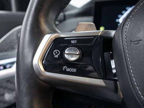 Used 2023 BMW 760i xDrive w/ Executive Package image 11