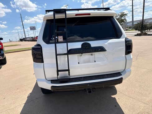 Used 2017 Toyota 4Runner TRD Off-Road AWD/4WD image 6