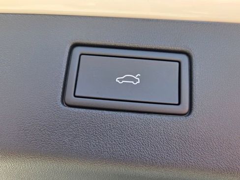 New 2026 Volkswagen Tiguan SE R-Line image 13